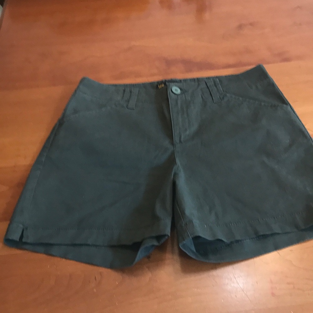 Ladies shorts, M, sage green, great condition!